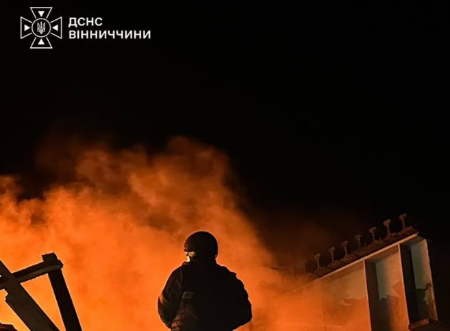 Окупанти вдарили по залізниці у центрі України: спалахнула пожежа Окупанти вдарили по залізниці у центрі України: спалахнула пожежа